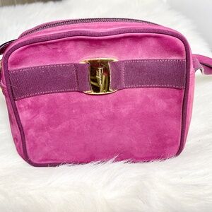 💕 Salvatore Ferragamo Vara Bow Crossbody Bag – Raspberry Suede & Leather- Italy